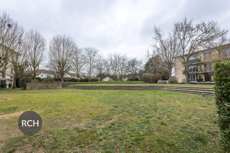 Photos du bien : Exclusivité – Neauphle-le-Chateau – Bel appartement de 4 pièces entièrement rénové avec parking