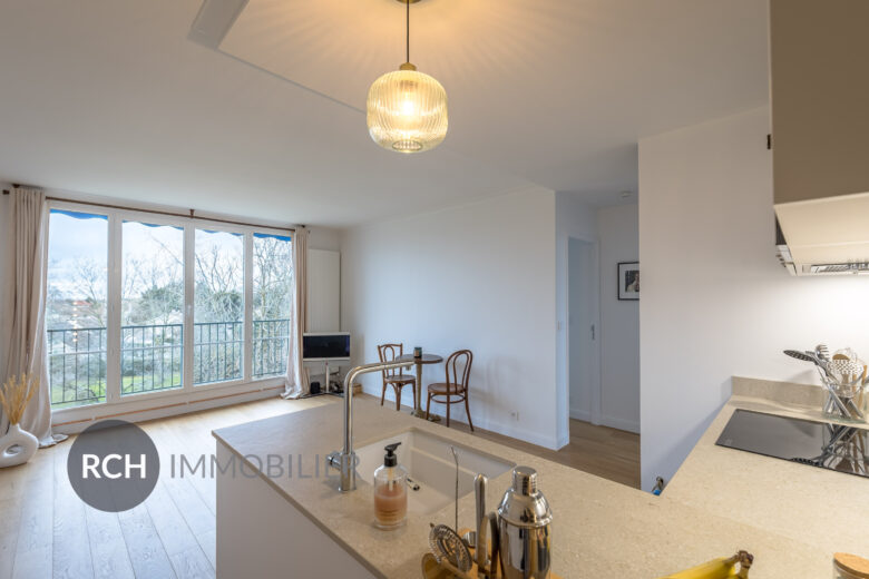 Photos du bien : Exclusivité – Neauphle-le-Chateau – Bel appartement de 4 pièces entièrement rénové avec parking