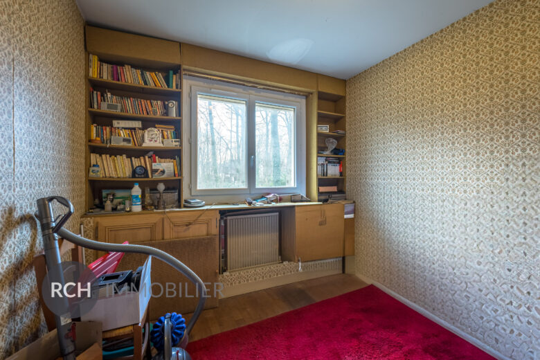 Photos du bien : Exclusivité – Le Mesnil Saint Denis – Maison familiale sur beau terrain arboré