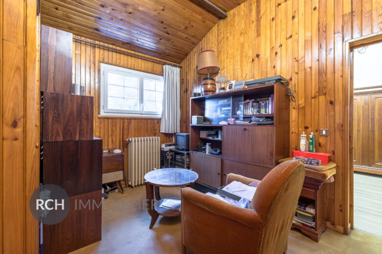 Photos du bien : Exclusivité – Le Mesnil Saint Denis – Maison familiale sur beau terrain arboré