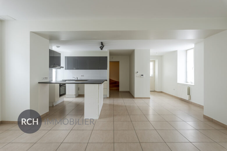 Photos du bien : Le Tremblay-sur-Mauldre – Triplex de 3 pièces de 85,72 m2 avec jolie cour