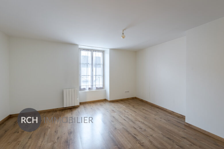 Photos du bien : Le Tremblay-sur-Mauldre – Triplex de 3 pièces de 85,72 m2 avec jolie cour