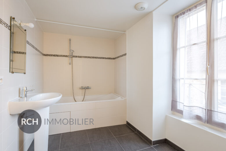 Photos du bien : Le Tremblay-sur-Mauldre – Triplex de 3 pièces de 85,72 m2 avec jolie cour