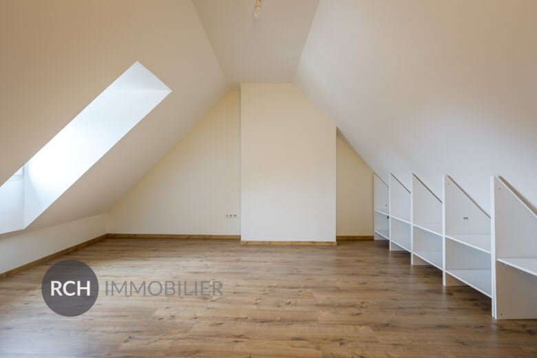 Photos du bien : Le Tremblay-sur-Mauldre – Triplex de 3 pièces de 85,72 m2 avec jolie cour