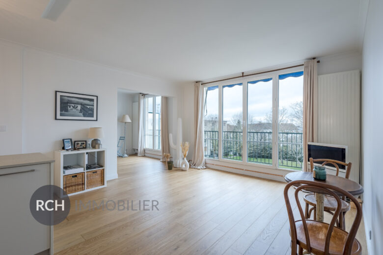 Photos du bien : Exclusivité – Neauphle-le-Chateau – Bel appartement de 4 pièces entièrement rénovée avec parking