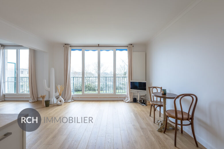 Photos du bien : Exclusivité – Neauphle-le-Chateau – Bel appartement de 4 pièces entièrement rénovée avec parking