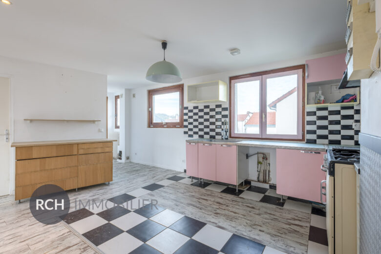 Photos du bien : Versailles – Appartement de 4 pièces lumineux avec grand balcon et cave