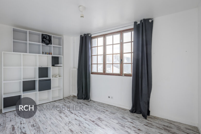 Photos du bien : Versailles – Appartement de 4 pièces lumineux avec grand balcon et cave