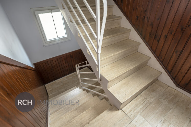 Photos du bien : Versailles – Appartement de 4 pièces lumineux avec grand balcon et cave