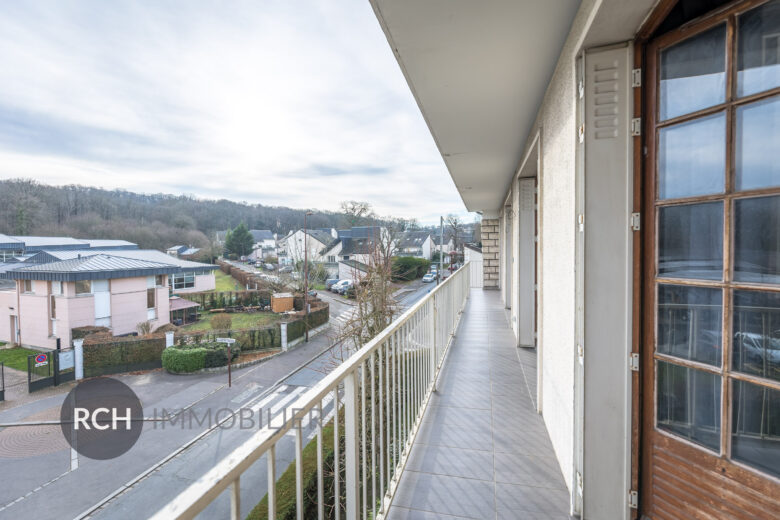 Photos du bien : Versailles – Appartement de 4 pièces lumineux avec grand balcon et cave