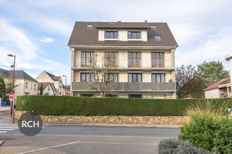 Photos du bien : Versailles – Appartement de 4 pièces lumineux avec grand balcon et cave
