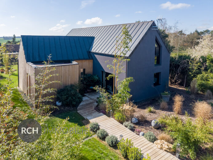 Photos du bien : La Hauteville – Belle maison d&rsquo;architecte nichée dans un environnement privilégié