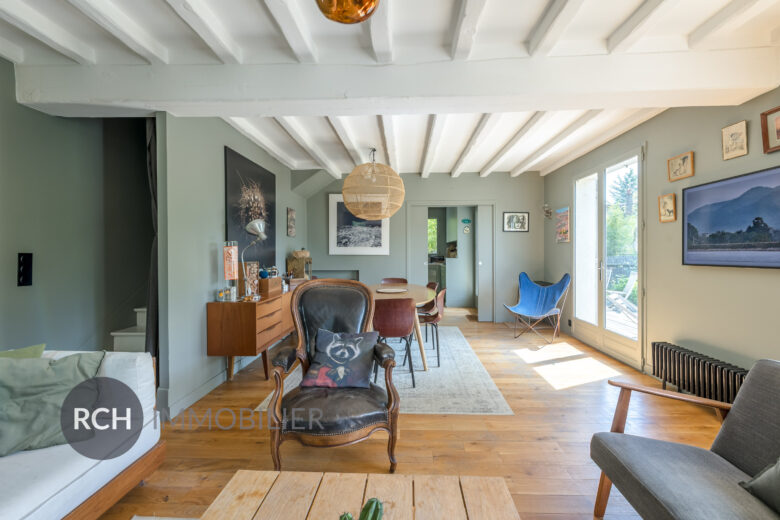 Photos du bien : Grosrouvre – Charmante maison entièrement rénovée au coeur de la forêt