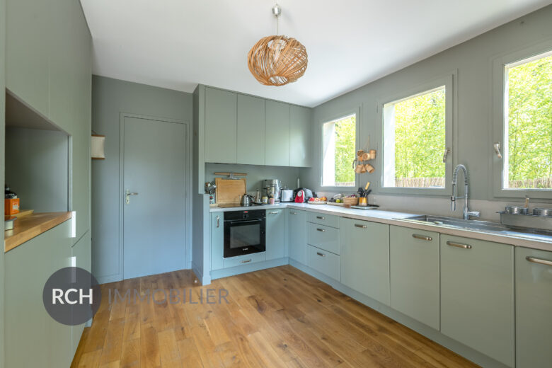 Photos du bien : Grosrouvre – Charmante maison entièrement rénovée au coeur de la forêt