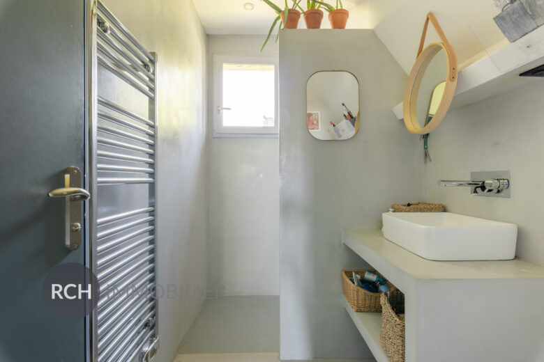 Photos du bien : Grosrouvre – Charmante maison entièrement rénovée au coeur de la forêt