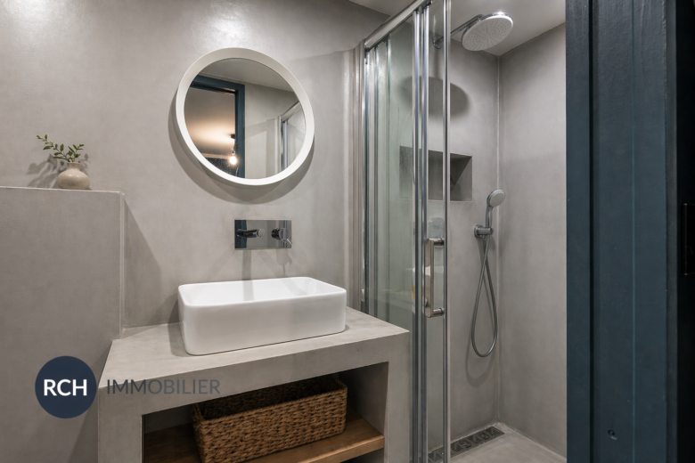 Photos du bien : Grosrouvre – Charmante maison entièrement rénovée au coeur de la forêt