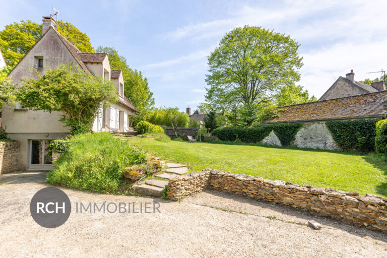 Photos du bien : Grosrouvre – Charmante maison entièrement rénovée au coeur de la forêt