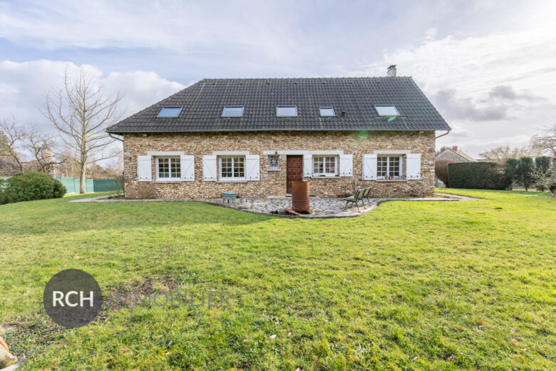 Photos du bien : Auteuil-le-Roi – Grande maison familiale avec joli jardin bien entretenu