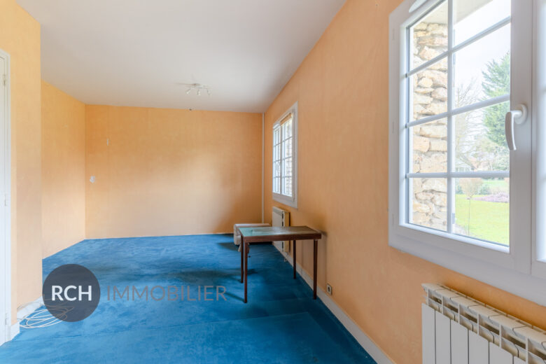 Photos du bien : Auteuil-le-Roi – Grande maison familiale avec joli jardin bien entretenu