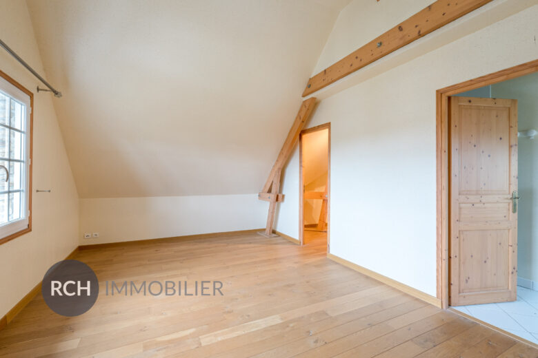 Photos du bien : Auteuil-le-Roi – Grande maison familiale avec joli jardin bien entretenu