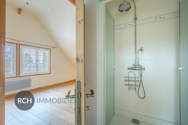 Photos du bien : Auteuil-le-Roi – Grande maison familiale avec joli jardin bien entretenu