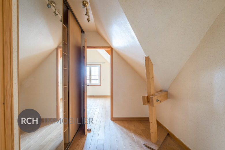 Photos du bien : Auteuil-le-Roi – Grande maison familiale avec joli jardin bien entretenu