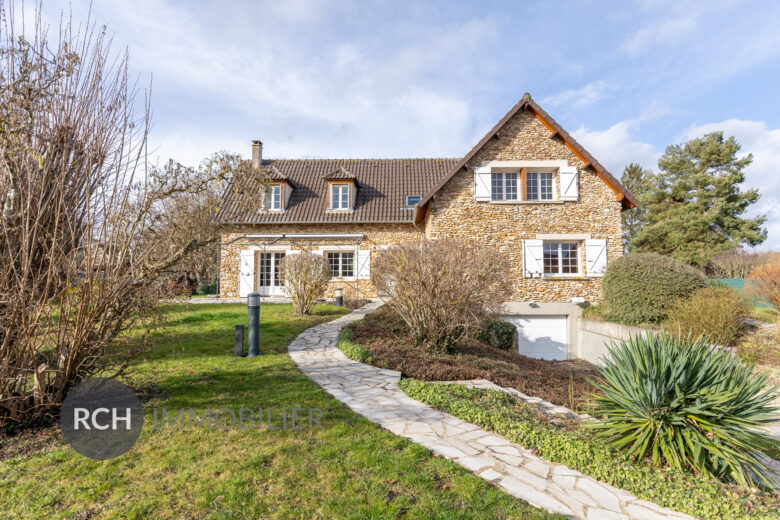 Photos du bien : Auteuil-le-Roi – Grande maison familiale avec joli jardin bien entretenu