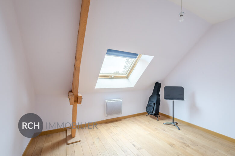 Photos du bien : Auteuil-le-Roi – Grande maison familiale avec joli jardin bien entretenu