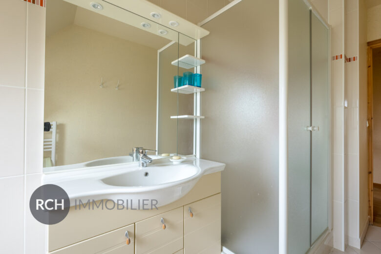 Photos du bien : Auteuil-le-Roi – Grande maison familiale avec joli jardin bien entretenu