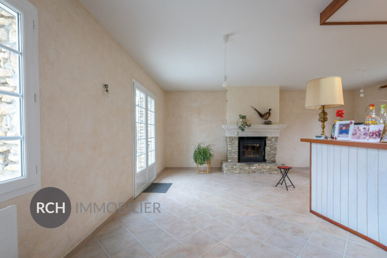 Photos du bien : Auteuil-le-Roi – Grande maison familiale avec joli jardin bien entretenu