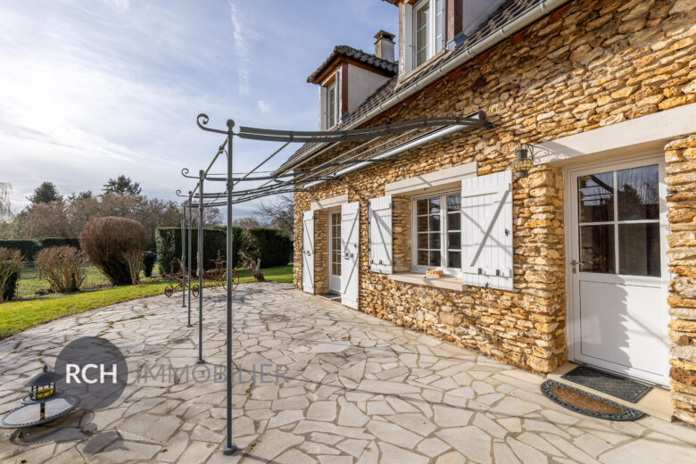 Photos du bien : Auteuil-le-Roi – Grande maison familiale avec joli jardin bien entretenu