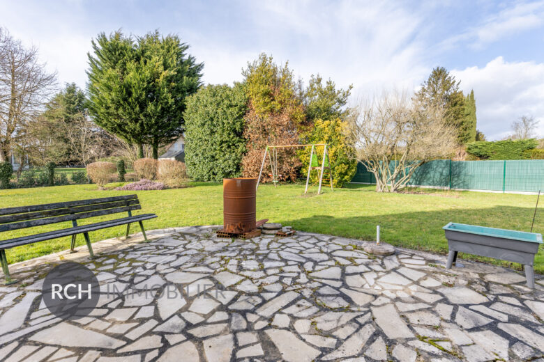 Photos du bien : Auteuil-le-Roi – Grande maison familiale avec joli jardin bien entretenu