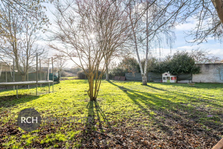 Photos du bien : Bazainville – Charmante maison ancienne avec grange et beau jardin