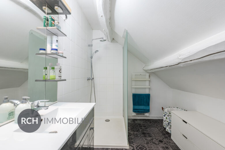 Photos du bien : Bazainville – Charmante maison ancienne avec grange et beau jardin