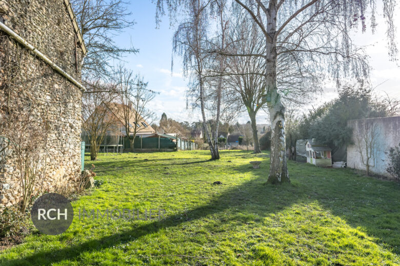 Photos du bien : Bazainville – Charmante maison ancienne avec grange et beau jardin