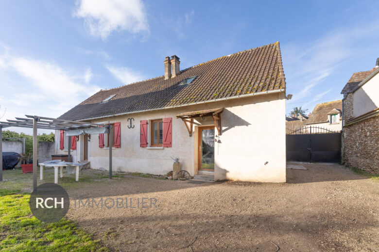 Photos du bien : Bazainville – Charmante maison ancienne avec grange et beau jardin