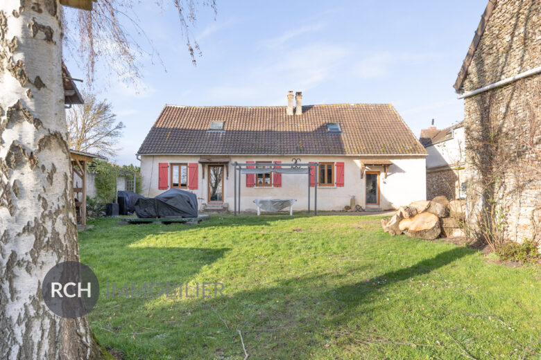 Photos du bien : Bazainville – Charmante maison ancienne avec grange et beau jardin