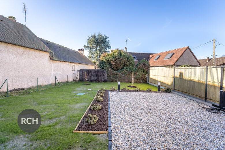 Photos du bien : Gambais – Maison non meublée en cœur de village avec joli jardin