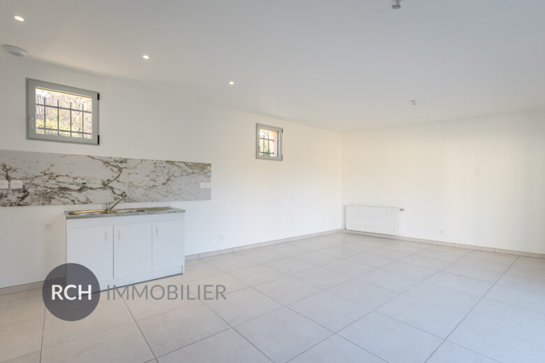 Photos du bien : Gambais – Maison non meublée en cœur de village avec joli jardin