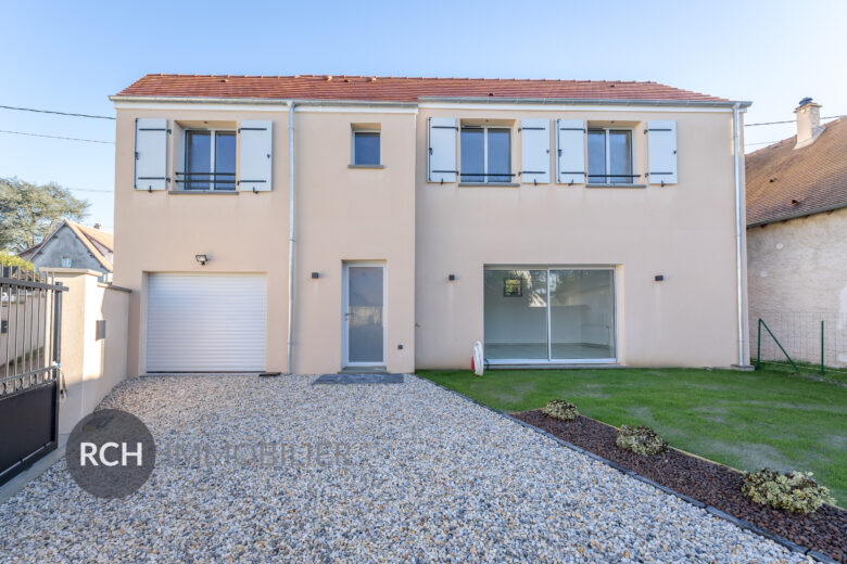 Photos du bien : Gambais – Maison non meublée en cœur de village avec joli jardin