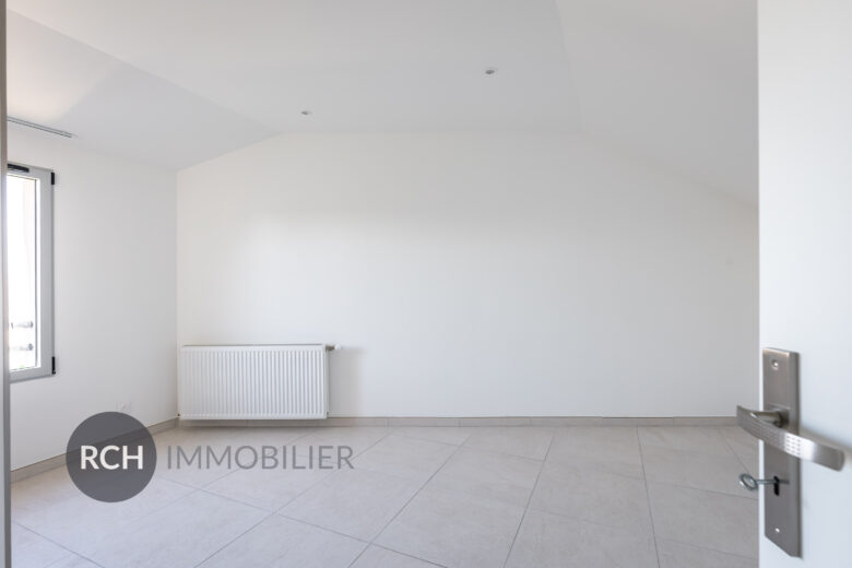 Photos du bien : Gambais – Maison non meublée en cœur de village avec joli jardin