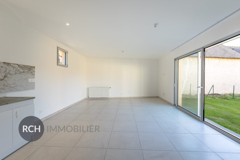 Photos du bien : Gambais – Maison non meublée en cœur de village avec joli jardin