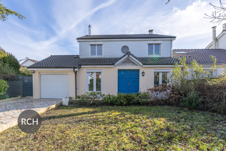 Photos du bien : Seul mandataire – Le Mesnil Saint Denis – Grande maison familiale sur beau terrain arboré