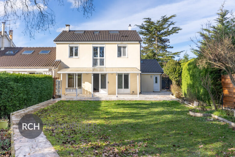 Photos du bien : Seul mandataire – Le Mesnil Saint Denis – Grande maison familiale sur beau terrain arboré