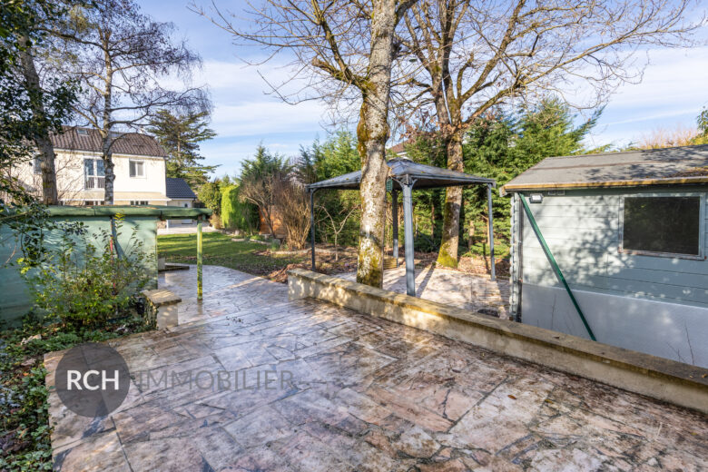 Photos du bien : Seul mandataire – Le Mesnil Saint Denis – Grande maison familiale sur beau terrain arboré