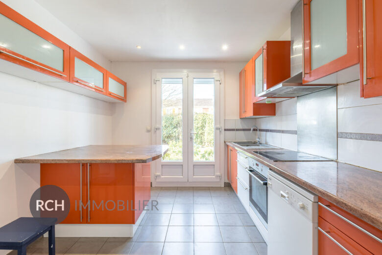 Photos du bien : Seul mandataire – Le Mesnil Saint Denis – Grande maison familiale sur beau terrain arboré