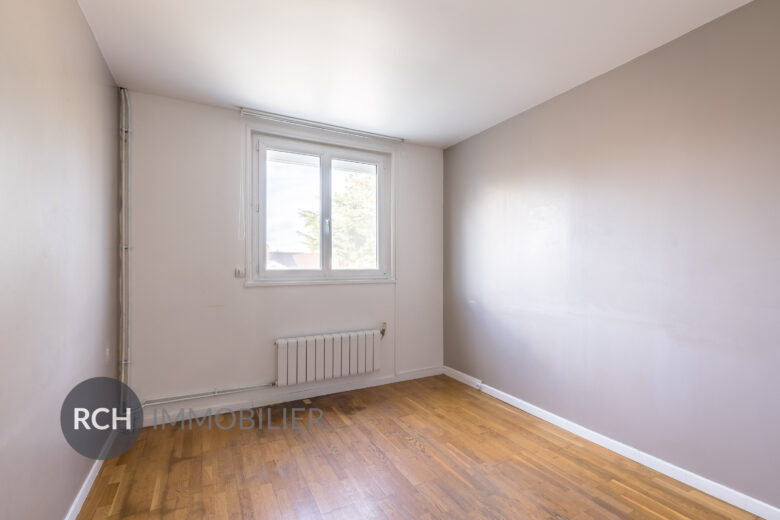 Photos du bien : Seul mandataire – Le Mesnil Saint Denis – Grande maison familiale sur beau terrain arboré