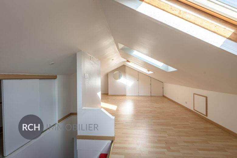 Photos du bien : Seul mandataire – Le Mesnil Saint Denis – Grande maison familiale sur beau terrain arboré