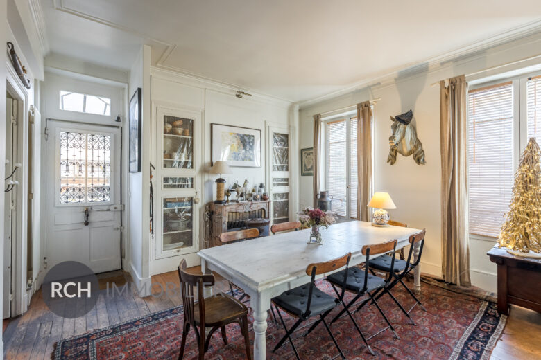 Photos du bien : Montfort-l&rsquo;Amaury – Maison ancienne pleine de charme sur un terrain arboré et clos de murs