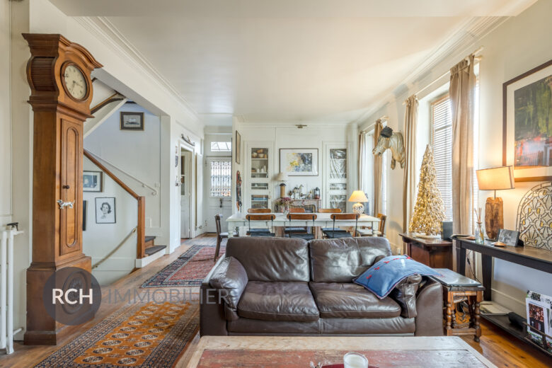 Photos du bien : Montfort-l&rsquo;Amaury – Maison ancienne pleine de charme sur un terrain arboré et clos de murs